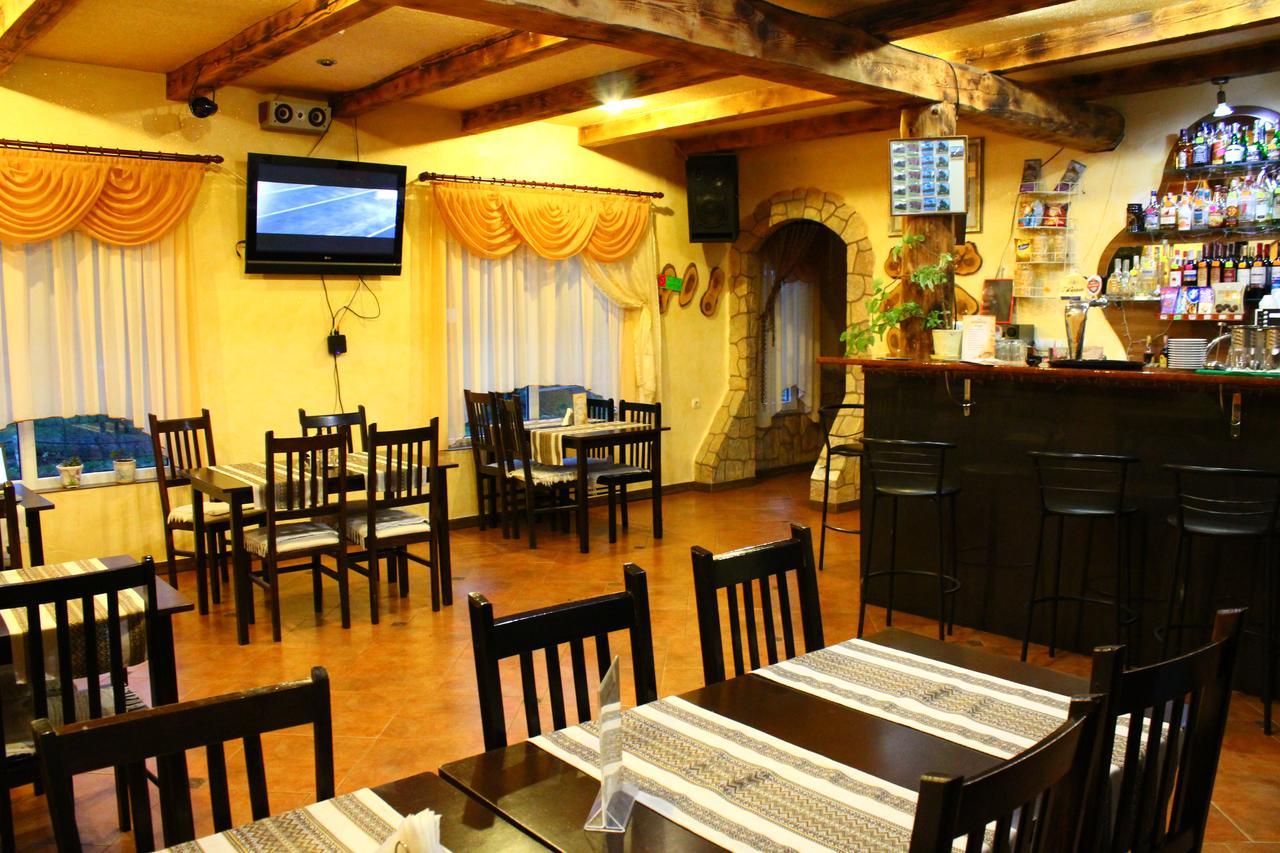 "Lian" Family Hotel & Restaurant Volosyanka  Exterior foto